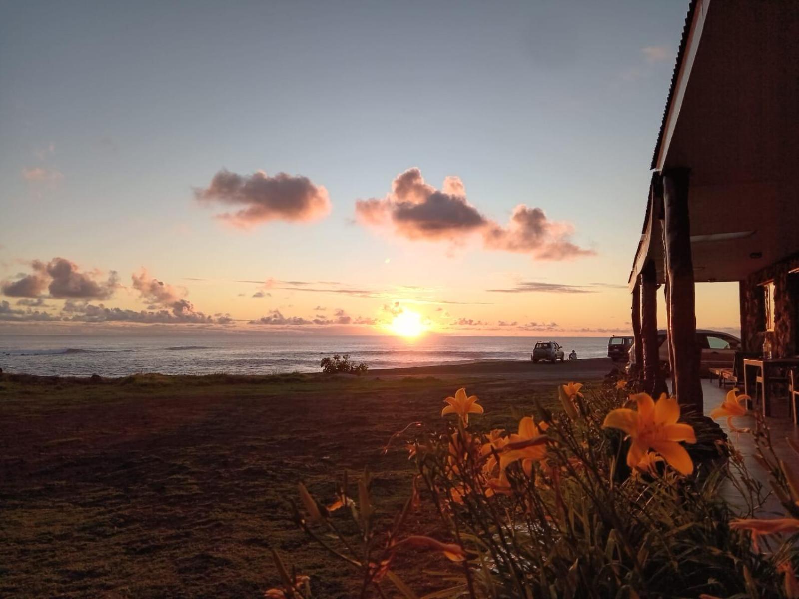 Cabanas & Hostal Tojika Hanga Roa Exterior photo